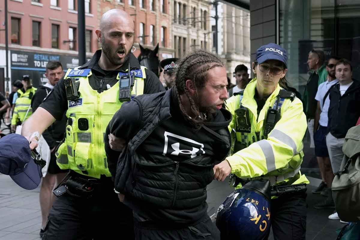 UK protests: PM Starmer warns violent protestors with strict action, protection given exclusively to mosques, mobs shouting Allah-u-Akbar. All you need to know